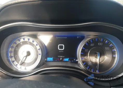 2017 Chrysler 300 Limited из США, поврежденный, VIN 2C3CCAAGXHH538500